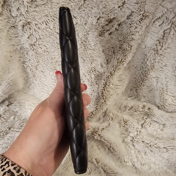 Badgley Mischka quilted black wallet. - Picture 6 of 13